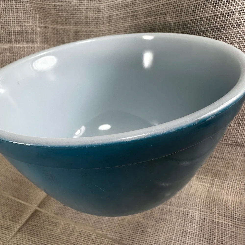 Vintage Pyrex 401 Turquoise Blue Mixing Bowl 1.5 Pint Milk Glass Ovenware USA